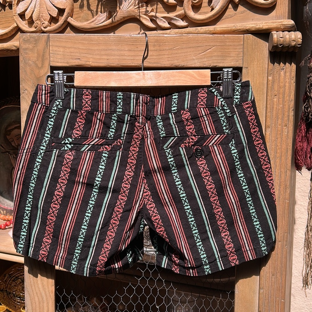 Volcom Shorts - Picture 6 of 8